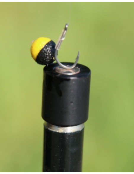 Starbaits black spot zig magnet