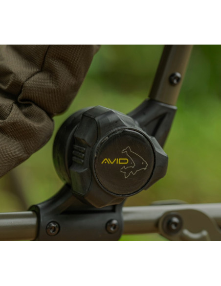 Avid carp benchmark leveltech hi-back recliner chair