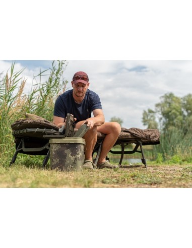 Korda bucket table